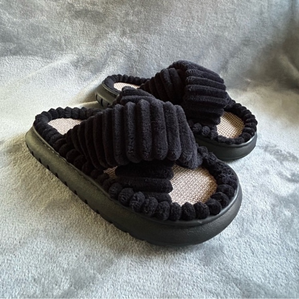 Slippers Womens Size 40-42 Black Strappy Lightweight Chunky Slip On Shoe…